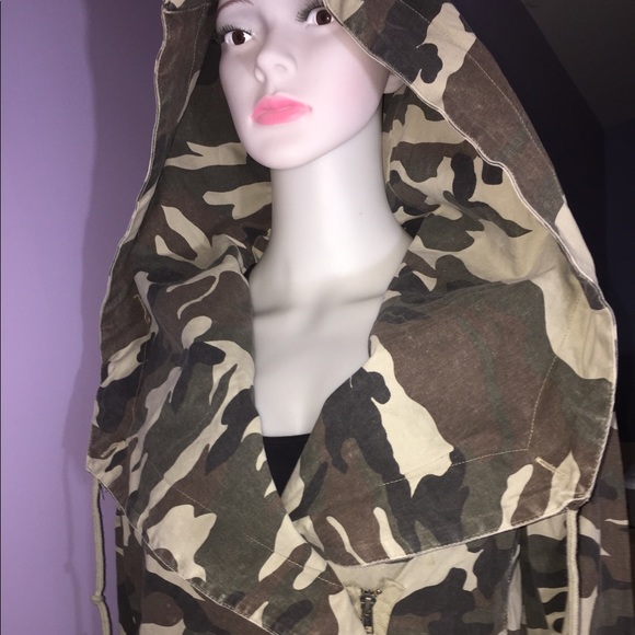 NWT Women’s Camouflage Utility Jacket Sz Medium - Picture 8 of 8